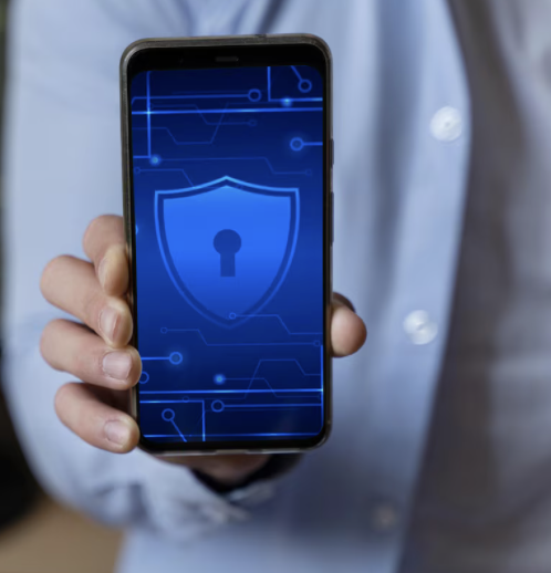 Candado digital sobre fondo tecnológico representando ciberseguridad.