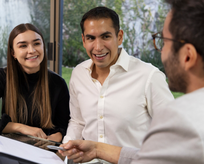 Foreigners receiving specialized legal advice from Mexican immigration lawyer