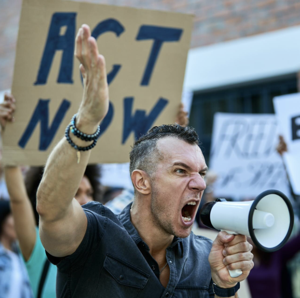 Ciudadanos manifestándose por justicia tras el sismo de 1985.