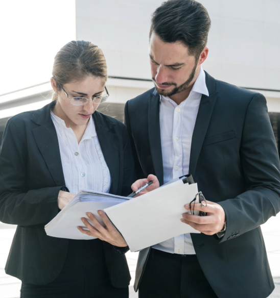 Infografía elegir abogado México factores selección criterios evaluación legal 2025