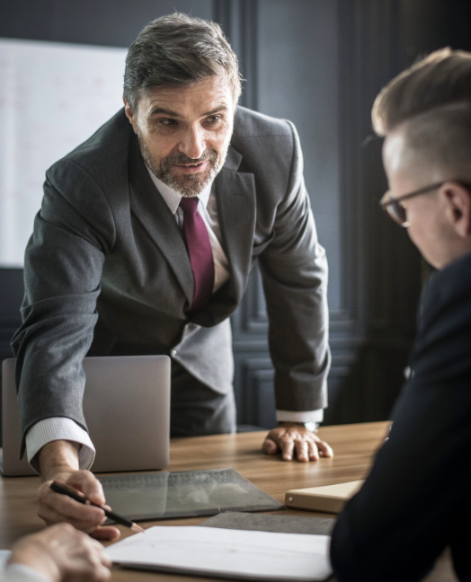 abogado explicando derechos ante despachos de cobranza México